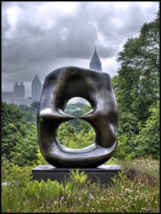 Henry_Moore___Oval_and_Points_by_One_Torn_Tear
